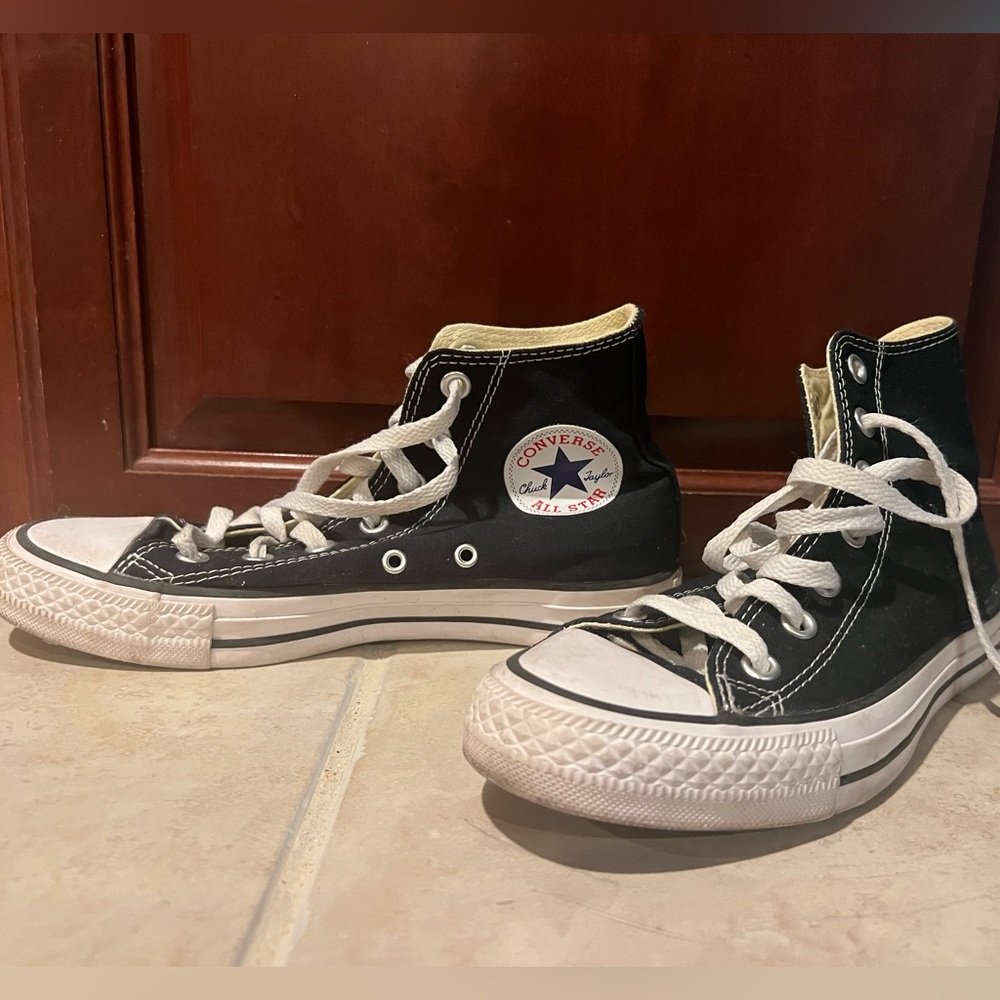 Women’s Converse size 7
